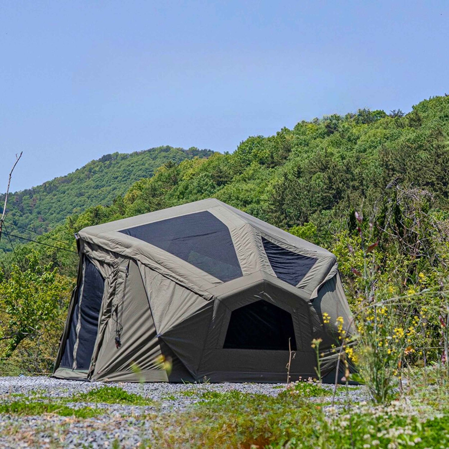 Family glamping inflatable tent with breathable canvas and airflow control