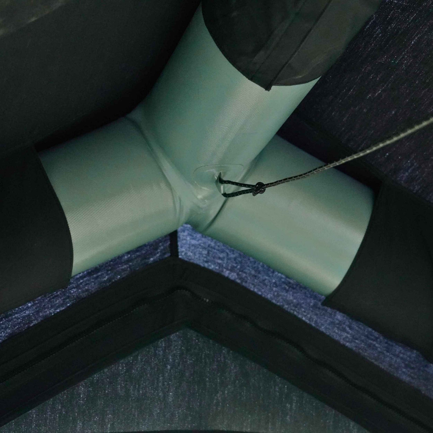 Coody 13.6 Black (2-8 person) + RBM Wood Stove Caminus M - RBM Outdoors