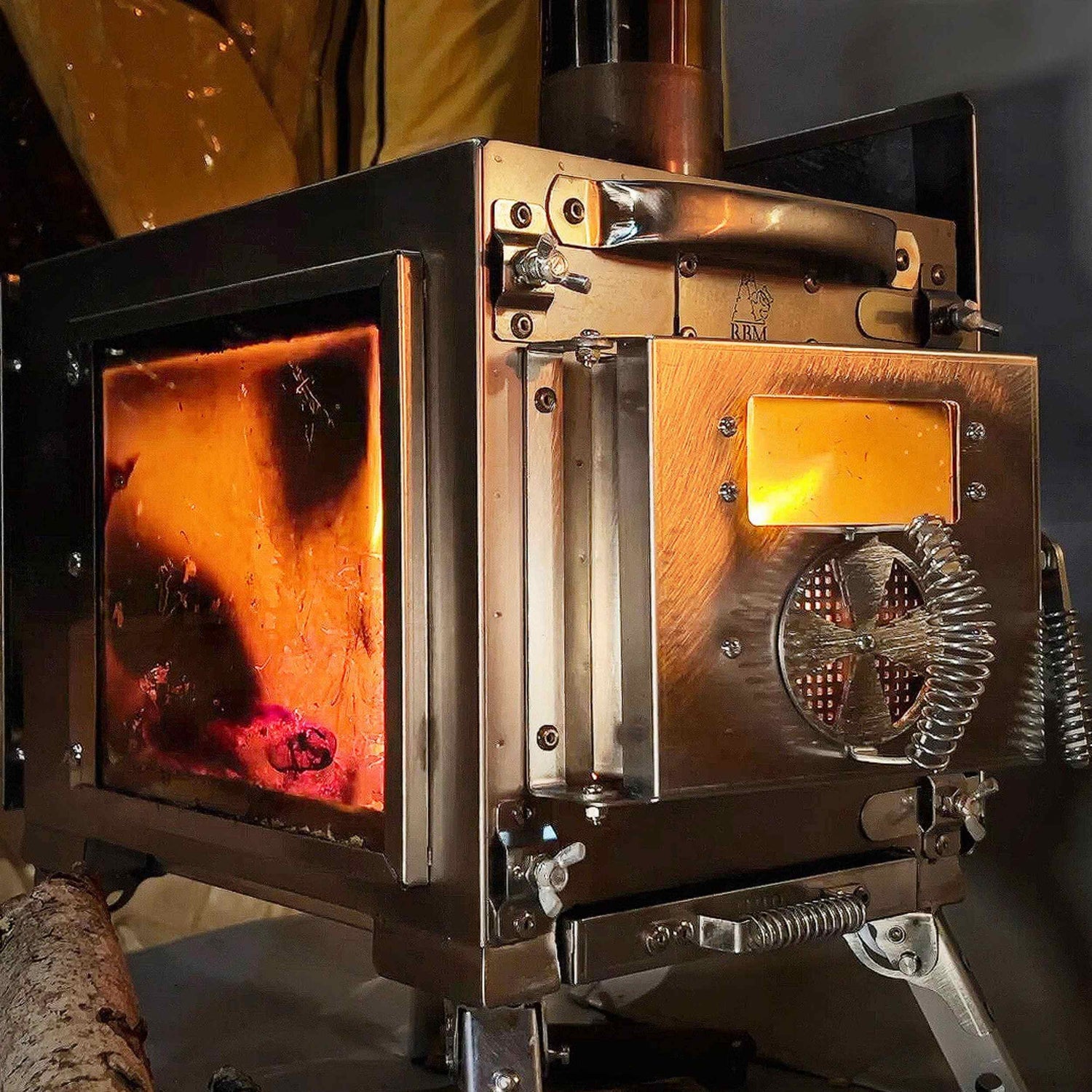 Small Wood Stove With Fire-Resistant Glass 