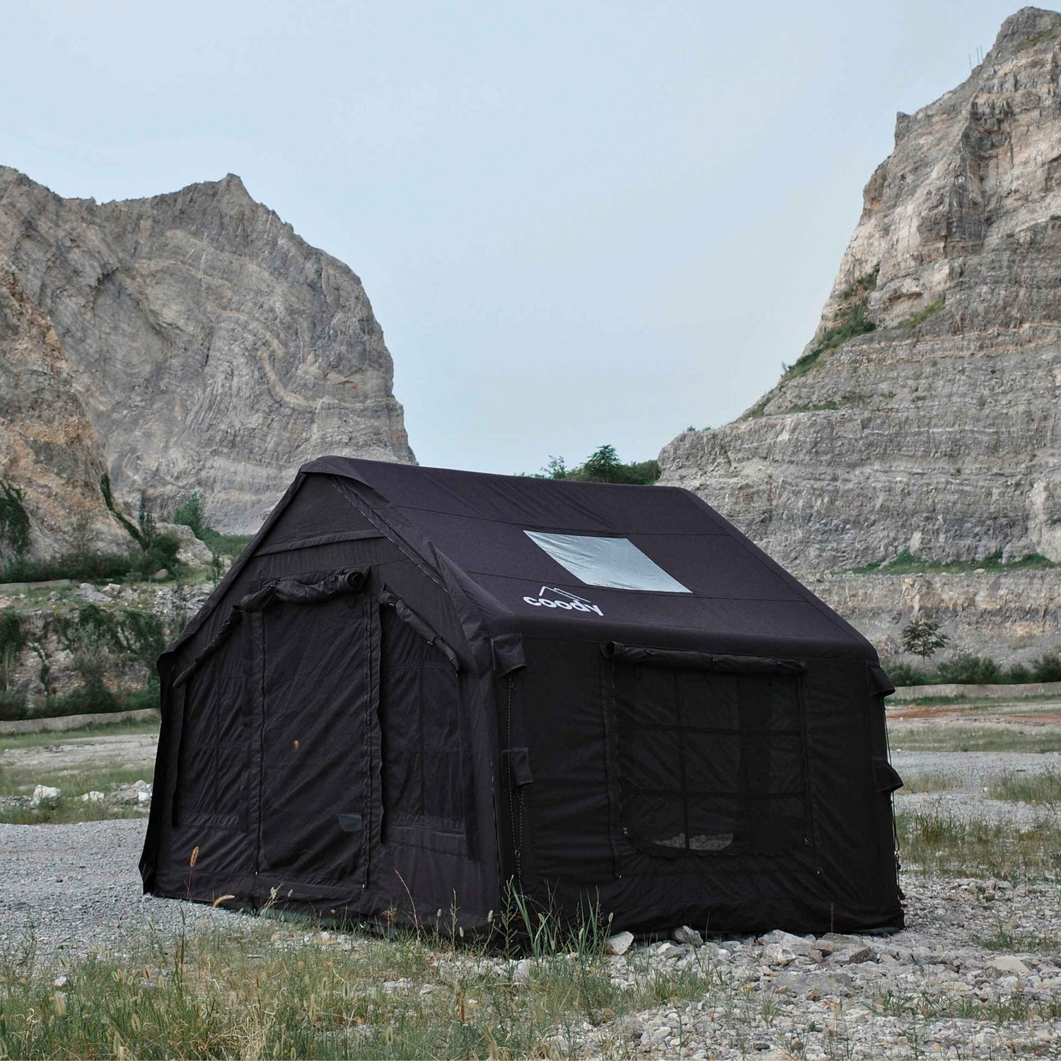 Coody 8.0 Black - Inflatable Tent House for Camping 1-4 person